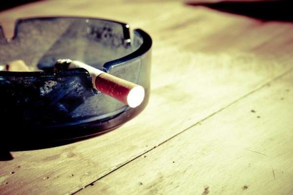Курение кажется гораздо опасней, когда кто-то из знакомых умирает от рака легких