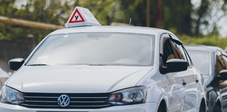 Почему важно учиться в официальной автошколе: аргументы в пользу профессионального обучения