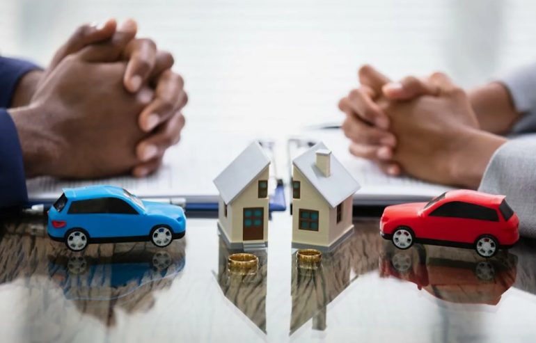 Муж продал машину и квартиру втайне от жены перед разводом: инструкция адвоката, как вернуть свою долю