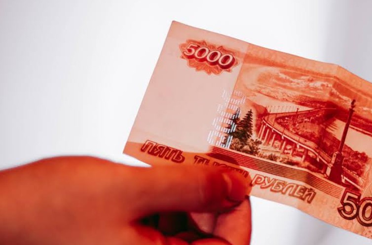 Карты и банкоматы становятся главным индикатором напряжения